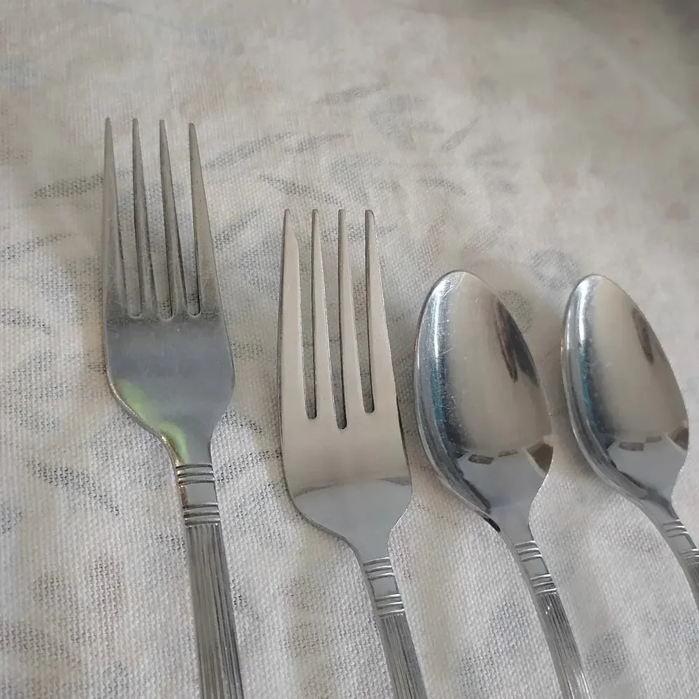 Farberware Heron Stainless Flatware 4 Pieces Dinner Fork Salad Fork 2 Teaspoons